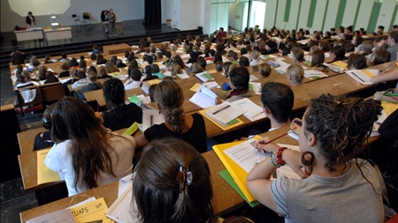 Vælgerne bakker op om studieafgift for udvandrere