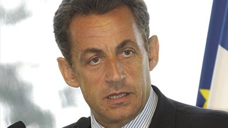 Sarkozy spænder musklerne