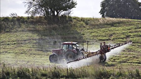 Rød blok fremsætter blå bloks pesticid-afgift 