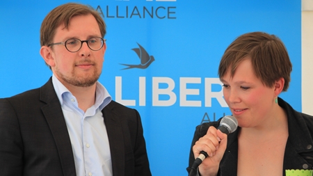 Simon Emil Ammitzbøll (LA) og sundhedsminister Astrid Krag (SF) diskuterede sundhedspolitik hos Liberal Alliance.