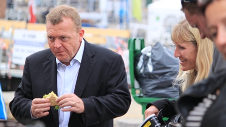 Lars Løkke Rasmussen (V) tog sidst på dagen en pause i Liberal Alliances telt på Indermolen.