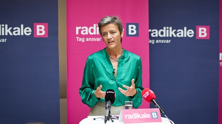 Vestager forsvarer regeringens resultater 