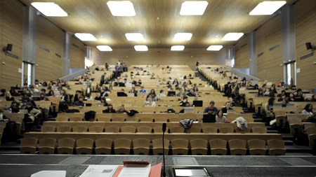 Basismidler fylder mindre på universiteterne