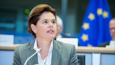 Slovenske Alenka Bratušek skulle mandag eftermiddag svare på, hvad hvordan hun vil udfylde jobbet som EU's kommissær for en energiunion.