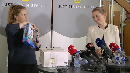 Mette Frederiksen vil være ansvarlig realist