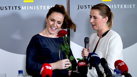 Karen Hækkerup overdrog i dag Justitsministeriet til Mette Frederiksen (S) efter nyheden om, at hun er den nye administrerende direktør for Landbrug & Fødevarer.