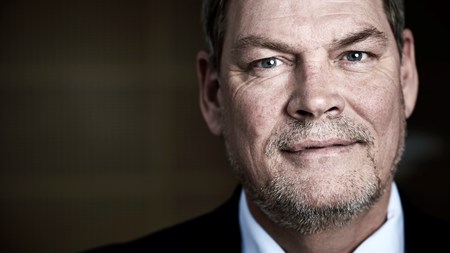 Boligminister Carsten Hansen (S) har åbnet dørene til forhandlinger om de almene boligers rammer de næste fire år. Han bliver mødt af bred kritik for at skrue ned for renoveringerne af de almene boliger fra både fagforeninger, almene organisationer og kommuner. 