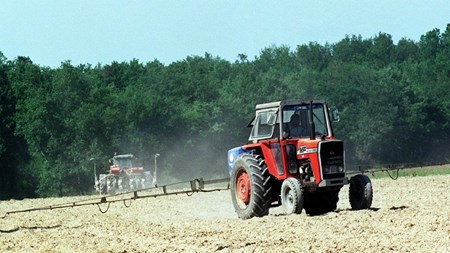 Miljøministeriet fusker med tal fra analyser om pesticider i grundvandet, lyder anklagen fra en tidligere ansat gennem 31 år.