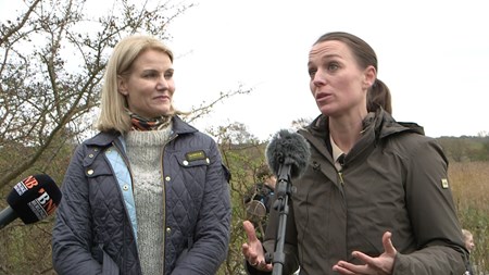 Statsminister Helle Thorning-Schmidt (S) og miljøminister Kirsten Brosbøl (S) præsenterer Naturplan Danmark.