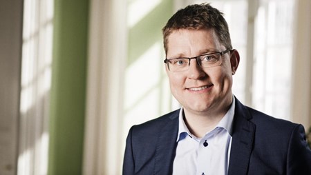 Hvis ikke vi handler på klimaforandringerne nu, vil det få alvorlige konsekvenser nu og i fremtiden. Det mener klima-, energi- og bygningsminister, Rasmus Helveg Petersen (R).