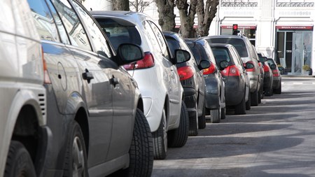 Flere af landets store kommuner er lune på idéen om at lave gratis parkering for de mest grønne biler.