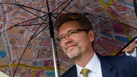 Regeringen har lavet en aftale med Enhedslisten og SF om at sikre nye redskaber til kommunerne. Aftalens store vinder er Københavns overborgmester Frank Jensen (S), som får lov til at stille krav om almene boliger i hovedstadens nye kvarterer. 