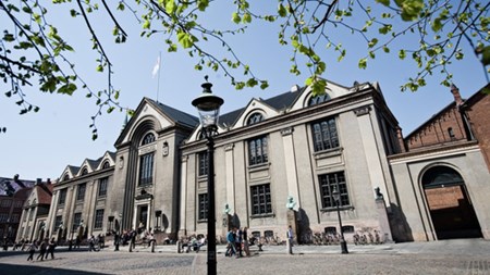 Alene på Københavns Universitet er 600 studerende kommet i klemme, fordi de ikke i tide er blevet gjort opmærksomme på afskaffelsen af supplering mellem bachelor og kandidat. En overgangsperiode på to år skal nu løse problemet. 