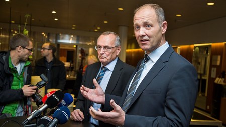 Formand for Danske Regioner, Bent Hansen (S) og formand for KL, Martin Damm (V), præsenterede fredag formiddag planen om en fusion mellem de to organisationer. 