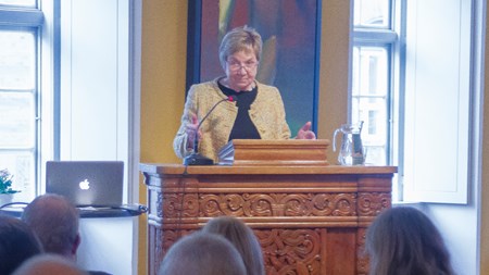 Kulturminister Marianne Jelved (R) afviser, at hun skulle have informeret partiernes medieordførere om, at DR's ledelse havde planer om at nedlægge UnderholdningsOrkestret.