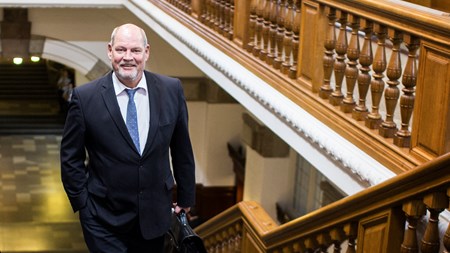 Det er op ad bakke for boligminister Carsten Hansen (S) at forhandle en ny aftale hjem for det almene område, men der er intens mødeaktivitet med fire partier i denne uge. 