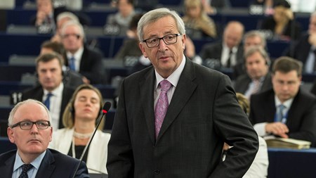 Juncker overlever mistillidsafstemning