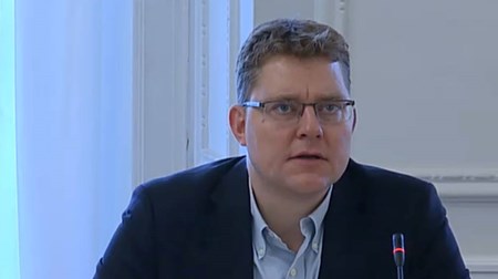 Klima- og energiminister Rasmus Helveg Petersen (R) går nu med til at sætte tal på sit forslag om at fremrykke afviklingen af kul til elforsyningen i Danmark.