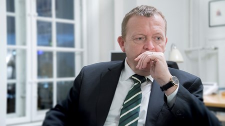 Fra en stol i sit hjørnekontor fortæller Lars Løkke Rasmussen (V), at han glæder sig til året slutter. Han håber, det næste bliver bedre.