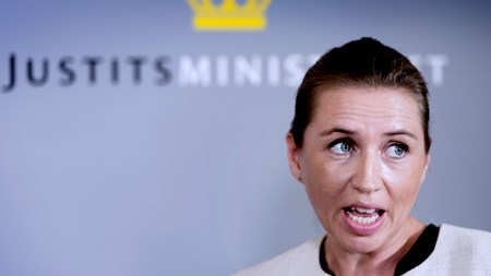 Den nye justitsminister Mette Frederiksen (S) får væsentlig indflydelse på valget af den nye departementschef, vurderer eksperter. 