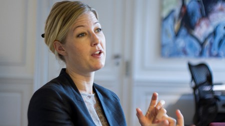 Uddannelses- og forskningsminister Sofie Carsten Nielsen (R) har modtaget ti anbefalinger til forbedringer i det videregående uddannelsessystem af Mønsterbryderkorpset.  