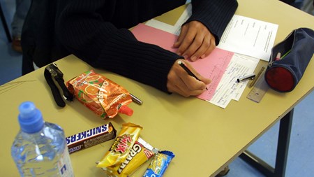 Alle karakterne fra grundskolen skal tælle med i adgangskravet til gymnasiet, mener Dansk Folkeparti.