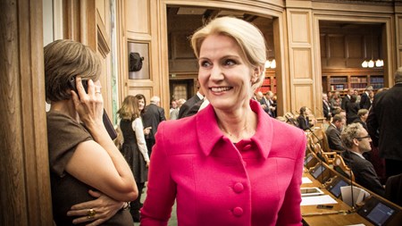 Statsminister Helle Thorning-Schmidt (S) kan glæde sig over, at Socialdemokraterne overhaler Venstre i ny meningsmåling. 