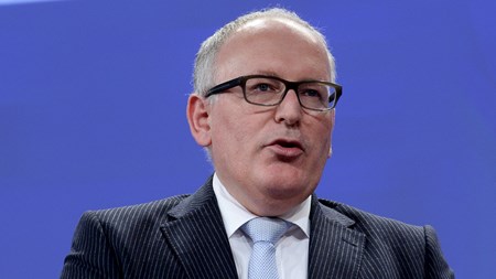 Bulgarien må gøre mere for at bekæmpe korruption og styrke retsvæsnet, lyder det fra EU-kommissær Frans Timmermans.