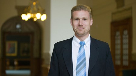 Tom Behnke (K) nåede først ni år i Folketinget for Fremskridtpartiet og har siden repræsenteret Konservative i ti år. 