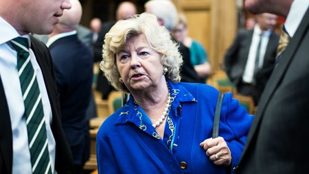 Venstrepolitiker og forhenværende integrationsminister Birthe Rønn Hornbech kritiserer i dagens Politiken de personer, som fortsat mener, det er i orden at lave grin med profeten Muhammed.