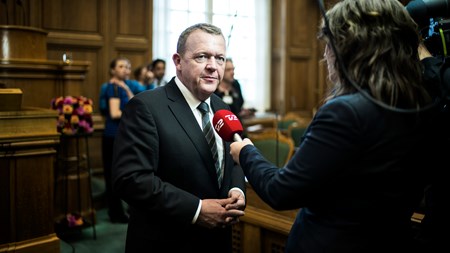 Hvis der var folketingsvalg i dag, ville blå blok vinde en overlegen sejr og Venstre-formand Lars Løkke Rasmussen blive ny statsminister. 