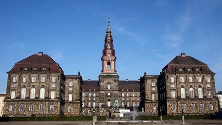 Besøgende strømmer til Christiansborg