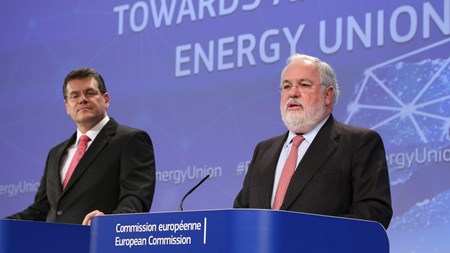 Maroš
Šefčovič (tv.) har det overordnede ansvar for energiunionen, mens Miguel Arias Cañete primært står for at udforme den nødvendige lovgivning.