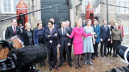 Statsminister Helle Thorning-Schmidt ved en af sine mange regeringsrokader, denne gang efter SF's exit. Den nye ministermåling illustrerer, at styrkeforholdet mellem socialdemokrater og radikale er ændret i regeringen.