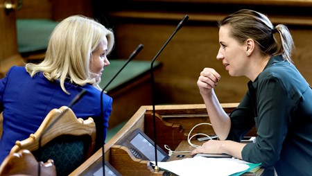 Justitsminister Mette Frederiksen (S) og statsminister Helle Thorning-Schmidt (S) er de mest populære ministre, viser ny måling for Altinget. 