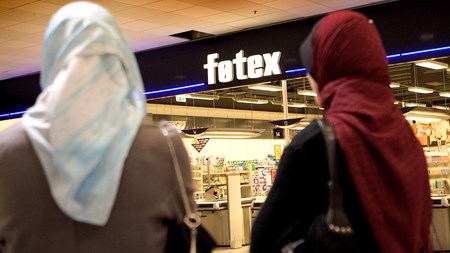 Der er bred politisk enighed om, at integrationen langt fra er gået godt nok. Men vandene skiller på spørgsmålet, om man skal stramme yderligere op over for den ikke-vestlige indvandring til Danmark. 