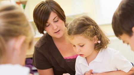 Nu skal det sikres, at lærerstuderende besidder de grundlæggende færdigheder i grammatik og stavning, inden de skal ud og undervise skoleelever.