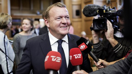 Der er noget naturstridigt ved, at målingerne bliver ved med at vise blåt flertal, når man tænker på, hvilken elendig forfatning dets statsministerkandidat står i, skriver David Trads. 