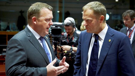 Flest vælgere ser en borgerlig regering som bedst til at håndtere EU-politikken. Her er det daværende V-statsminister Lars Løkke Rasmussen, der til EU-topmøde i sommeren 2011 udvekslede synspunkter med Polens daværende premierminister - den nuværende EU-præsident - Donald Tusk.