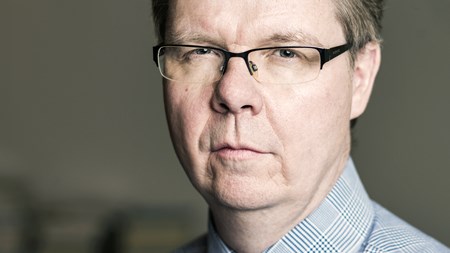 Jørgen Steen SørensenBlå bogFødt 1965 i København.KarriereFolketingets ombudsmand 2012-Rigsadvokat 2007-12Div. stillinger i Justitsministeriet fra 1990-2007Dommer i Østre Landsret 2001-02Fuldmægtig hos Ombudsmanden 1992-94Medlem af European Commission for  Democracy through Law under EuroparådetUddannelseCand.jur. fra Københavns Universitet 1990Desuden studieophold i Montpellier og arbejdsophold i London og Uganda.Gift med Pernille Brydensholt.Fakta om ombudsmandenFolketingets
 Ombudsmand er en offentlig kontrolinstans. Ombudsmanden er jurist og 
valgt af Folketinget til at behandle klager over offentlige myndigheder.Ombudsmanden kan udtale kritik af offentlige myndigheder. Ombudsmandsinstitutionen er opfundet i Sverige, og de nordiske lande har haft ombudsmænd siden 1950'erne. 