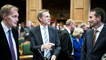 Besvarelser fra de blå partiers kandidater om deres syn på arbejdsmarkedspolitikken vidner om grundlæggende forskelle mellem holdningen i Dansk Folkeparti sammenlignet med resten af blokken.