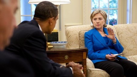 Hillary Clinton annoncerede søndag aften dansk tid, at hun kæmper for at blive demokraternes præsidentkandidat i 2016. Obama sagde kort forinden, at hun er en formidabel kandidat.