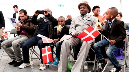 Den årlige statsborgerskabsdag blev søndag holdt for tiende gang på Christiansborg. Her blev alle dem, som i 2014 fik tildelt dansk statsborgerskab, fejret. Står det til et flertal af danskerne, skal statsborgerskabet dog gøres betinget de første ti år. 