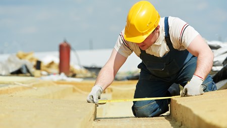 Der er en risiko for, at udenlandsk arbejdskraft uden de rette arbejdsmarkedsforhold er med til at sænke standarderne for arbejde i Danmark, og dermed presser levevilkårene frem for at øge dem, skriver Kristian Weise. 