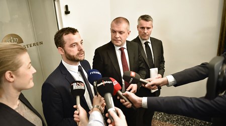 Finansminister Bjarne Corydon (S), økonomiminister Morten Østergaard (R), erhvervs- og vækstminister Henrik Sass Larsen (S) og forskningsminister Sofie Carsten Nielsen (R) fremlagde onsdag 11 vækstinitiativer i Finansministeriet.