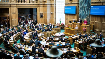 Regeringen står til EU-lussing i Folketingssalen