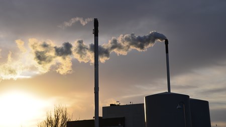 Regeringen ønsker at gøre op med dobbeltregulering i forhold til at betale for CO2 fra fjernvarmesektoren.