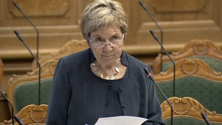 Kulturminister Marianne Jelved (R) har endnu ikke formelt svaret på de tre spørgsmål om Klavs Bruun Jørgensens brug af udtrykket 