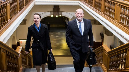 Minister for landdistriker Carsten Hansen (S) og miljøminister Kirsten Brosbøl (S) er klar til at lempe planloven for at styrke væksten i yderområderne. 