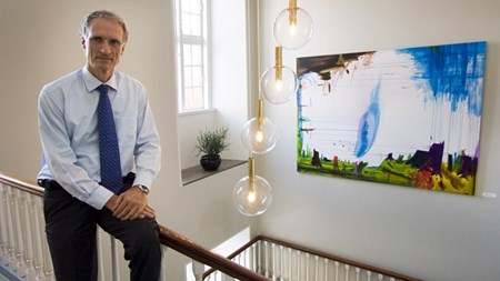 Når en veteran som Bertel Haarder just er kåret som den mest respekterede politiker på Christiansborg, er det næppe tilfældigt: En halv snes udgivelser har været med til at forme og skærpe Haarders profil.